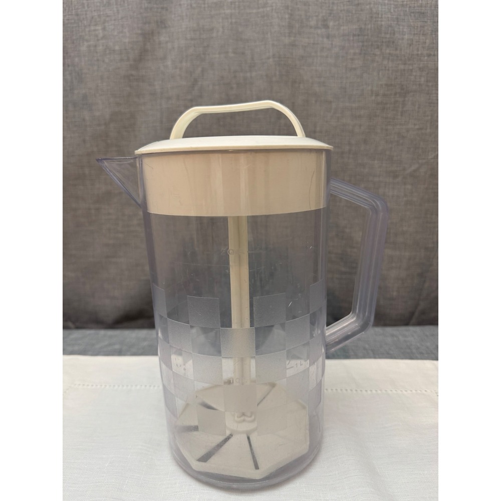 Vintage Pampered Chef 2 Quart Quick Stir Pitcher Clear Frosted Checkerboard Lid - Picture 3 of 4